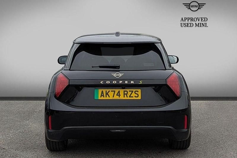 Used Mini Cooper SE Hatch 158 kW (215 HP) 2024 Black Hatchback