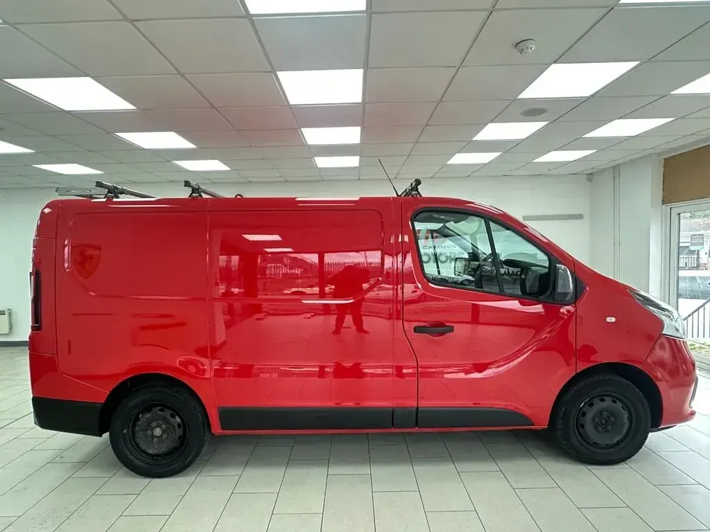 Used Renault Trafic Business 2019 Red MPV
