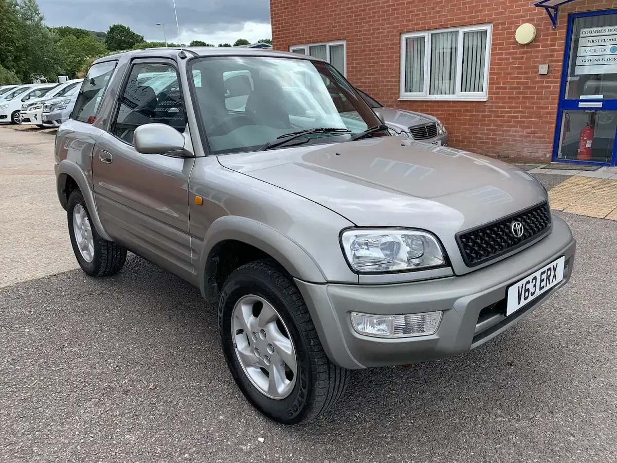 Used Toyota RAV4 2000 Silver Estate