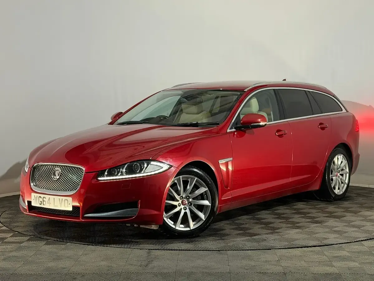 Used Jaguar XF Premium Luxury 200 HP (147 kW) 2014 Red Estate