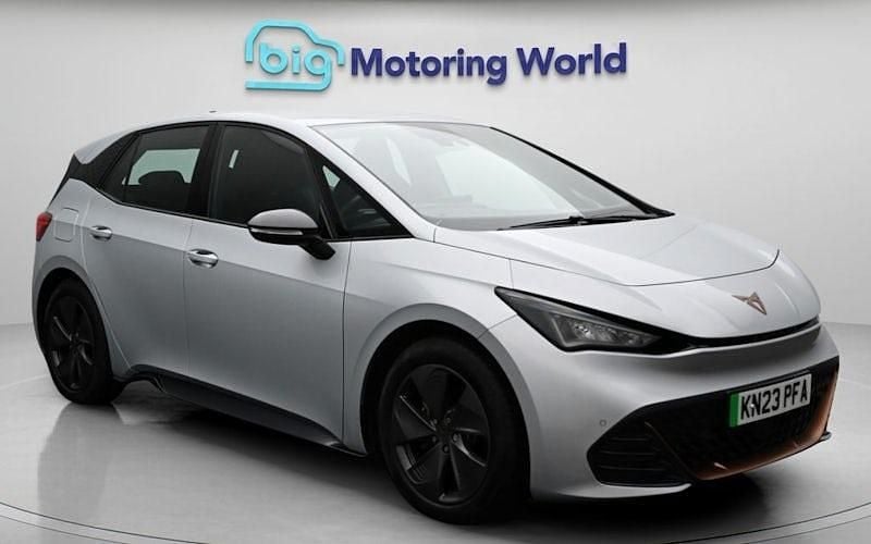 Begagnad Cupra Born 150 kW (204 HK) 2023 Silver Halvkombi