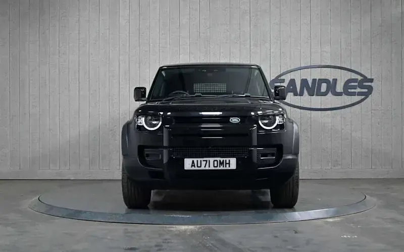 Used Land Rover Defender 249 HP (183 kW) 2023 SUV