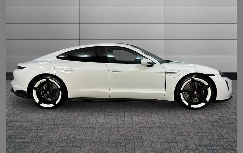 Begagnad Porsche Taycan 500 kW (680 HK) 2020 Vit Sedan