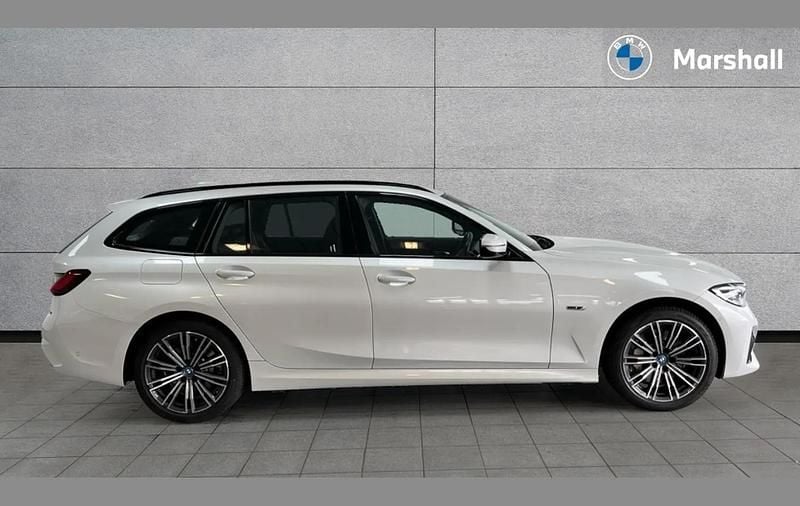 Used BMW 330e M Sport 288 HP (211 kW) 2022 White Estate