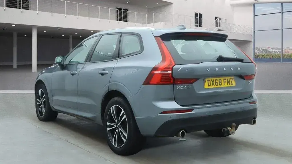 Used Volvo XC60 Momentum 190 HP (139 kW) 2018 Grey SUV