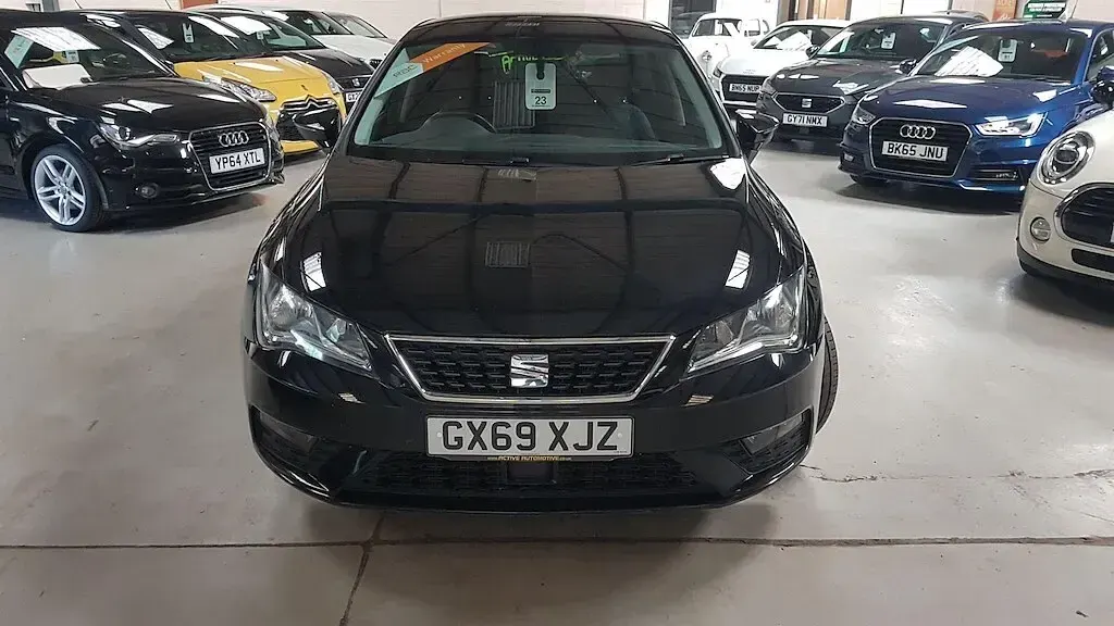 Used Seat Leon SE Dynamic 115 HP (84 kW) 2019 Black Hatchback