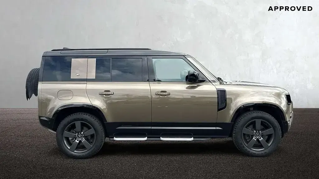 Usado Land Rover Defender HSE Dynamic 245 HP (180 kW) 2022 Castanho SUV