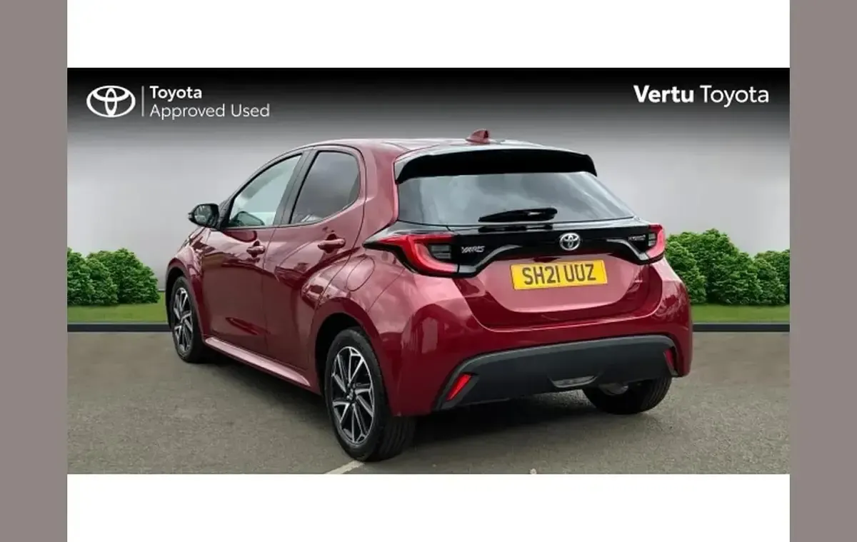 Used Toyota Yaris Design 113 HP (83 kW) 2021 Red Hatchback