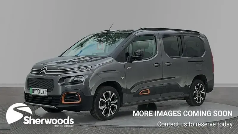 Begagnad Citroën e-Berlingo XTR 100 kW (136 HK) 2023 Grå Minibuss