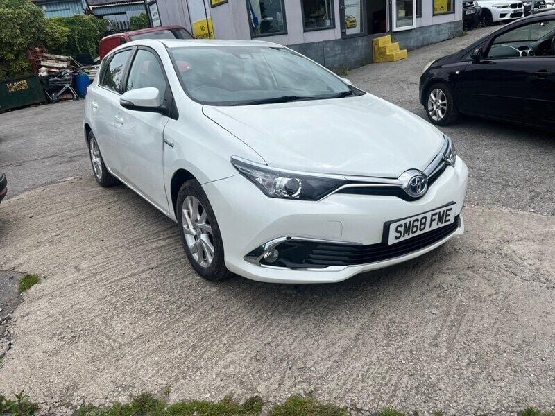 White Used 2019 Toyota Auris Hybrid Hatchback | £12,150 (Super price) - Image 1/4