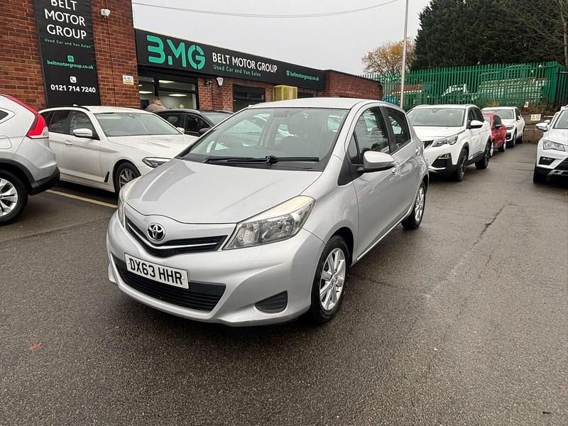 Silver Used 2013 Toyota Yaris Hatchback | £3,195 (Fair price) - Image 1/4