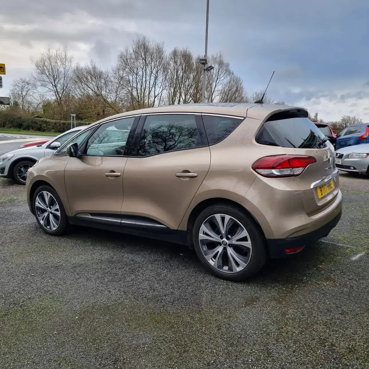 Used Renault Scénic III Dynamique 110 HP (80 kW) 2017 Beige MPV