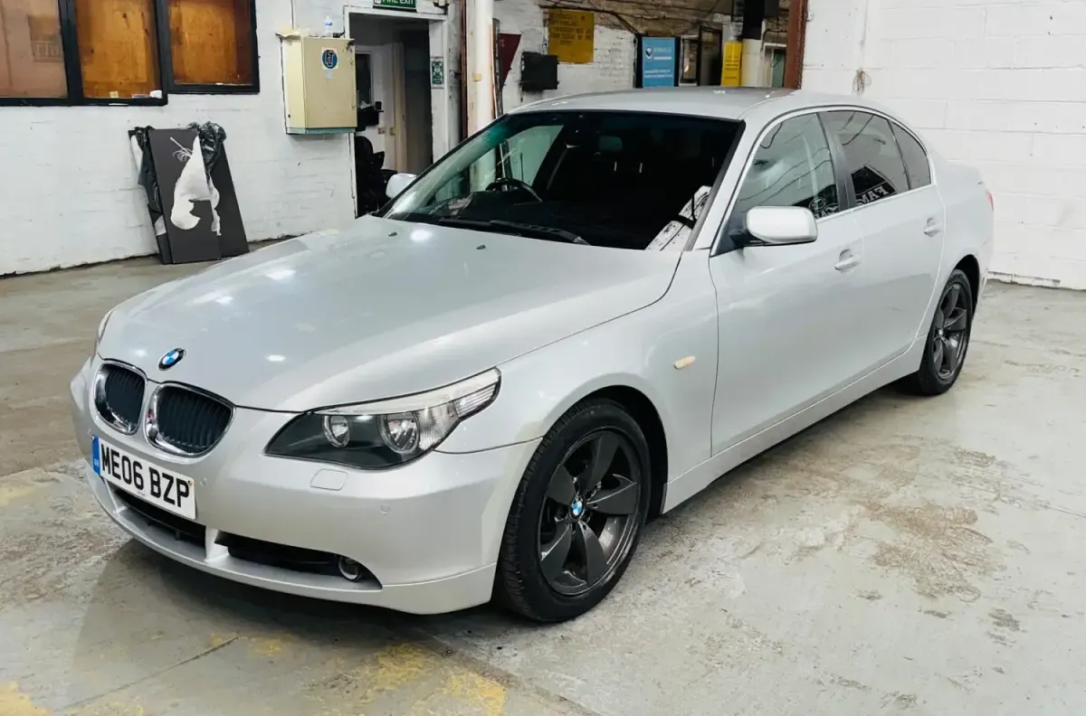Begagnad BMW 520 2006 Silver Sedan