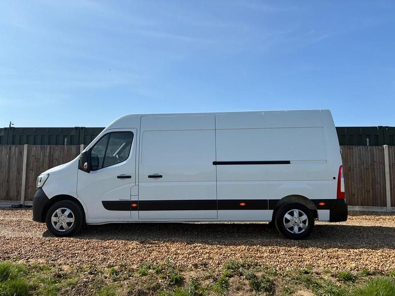 Used Renault Master Business 2023 White MPV