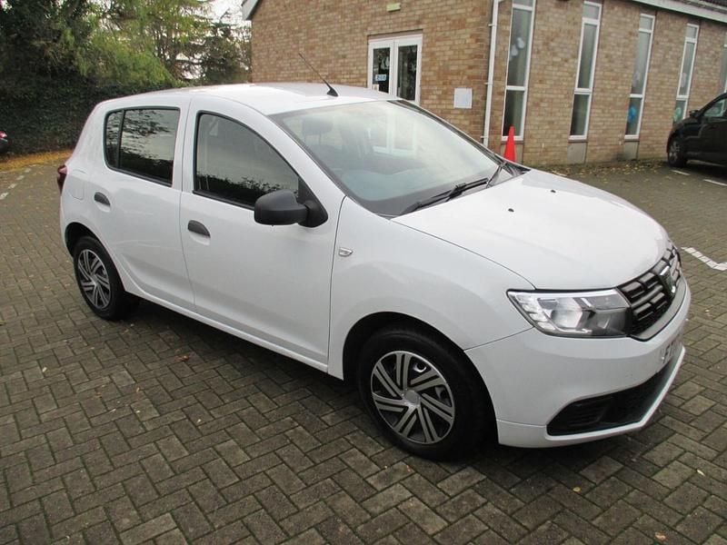 White Used 2017 Dacia Sandero Ambiance Hatchback | £4,491 (Good price) - Image 1/4