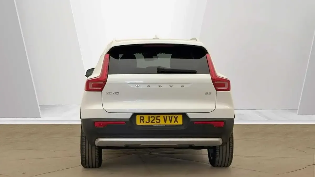 Used Volvo XC40 Core 161 HP (118 kW) 2025 White SUV