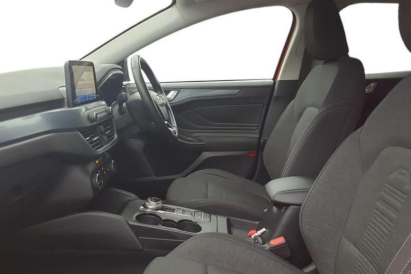 Used Ford Focus Active 120 HP (88 kW) 2021 Race red Estate