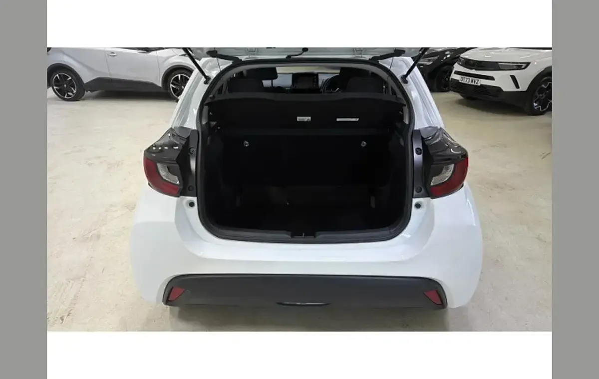 Used Toyota Yaris 116 HP (85 kW) 2023 White Hatchback
