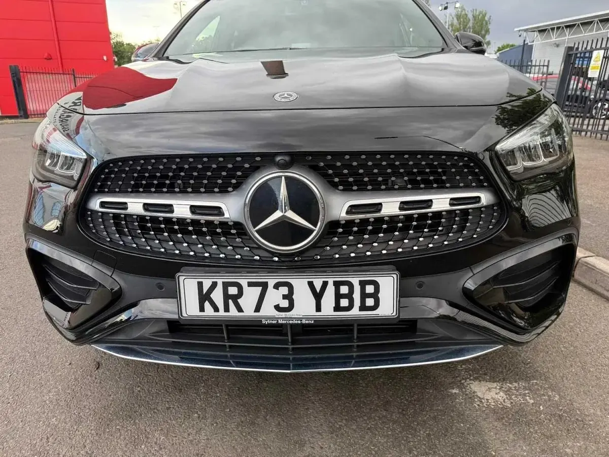 Begagnad Mercedes GLA200 Executive 163 HK (119 kW) 2024 Svart SUV