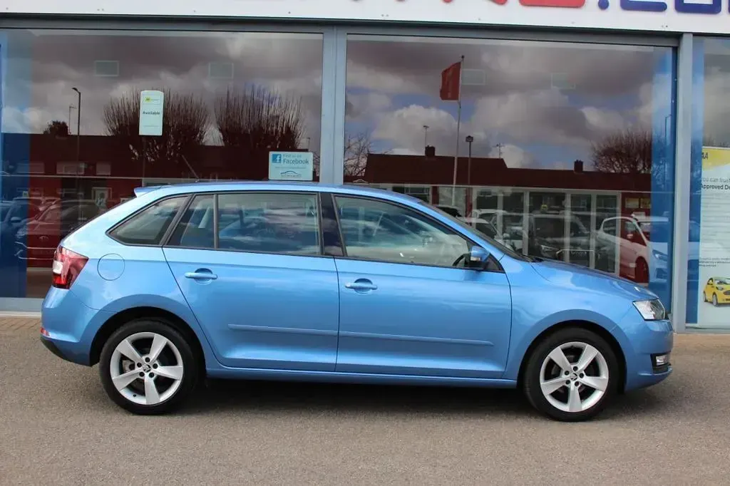 Used Skoda Rapid SE 95 HP (69 kW) 2018 Blue Hatchback