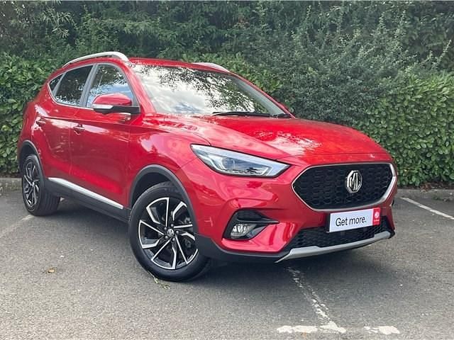 Tri coat dynamic red Used 2024 MG ZS Exclusive Sedan | £16,495 (Fair price) - Image 1/4