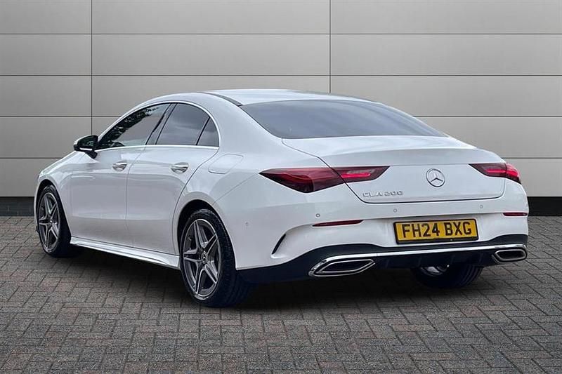 Used Mercedes CLA200 Executive 163 HP (119 kW) 2024 White Sedan