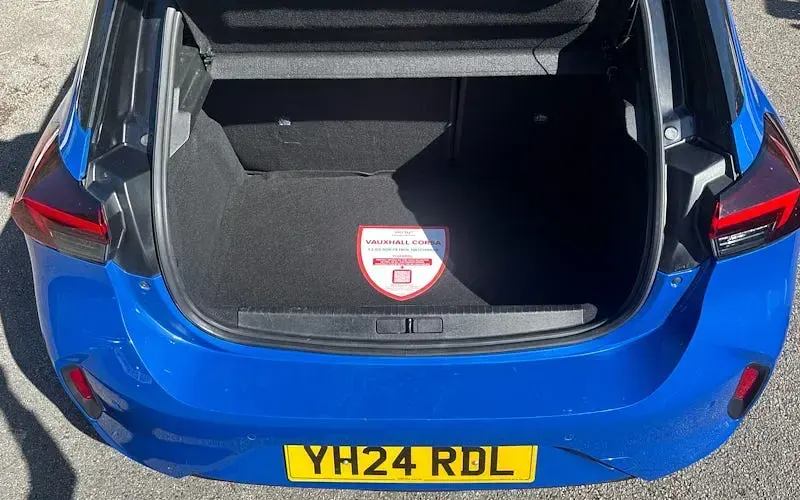 Second-hand Vauxhall Corsa 75 CP (55 kW) 2024 Albastru Hatchback