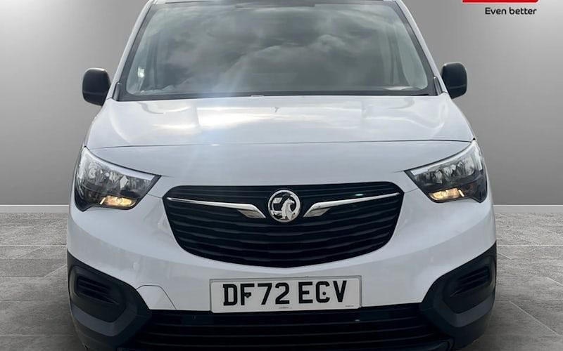 Used Vauxhall Combo 101 HP (74 kW) 2022 White MPV