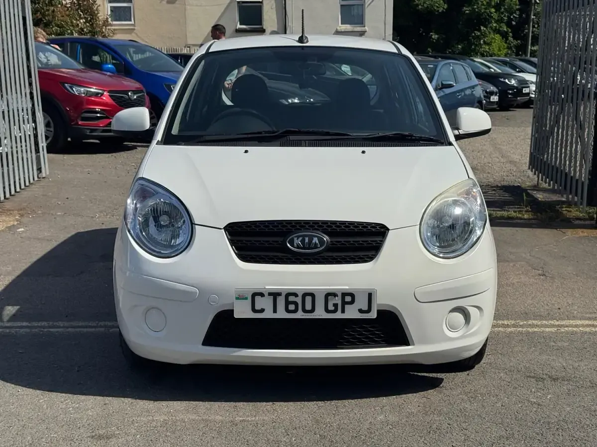 Used Kia Picanto 2011 White Hatchback