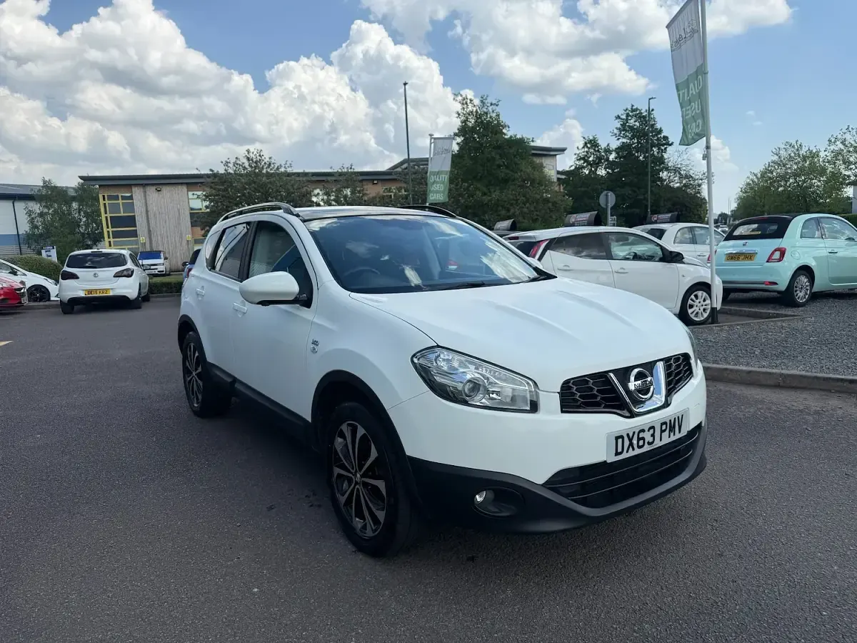 Used Nissan Qashqai 360º 110 HP (80 kW) 2013 White SUV