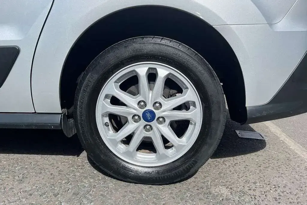 Used Ford Grand Tourneo Connect Zetec 120 HP (88 kW) 2019 Silver MPV