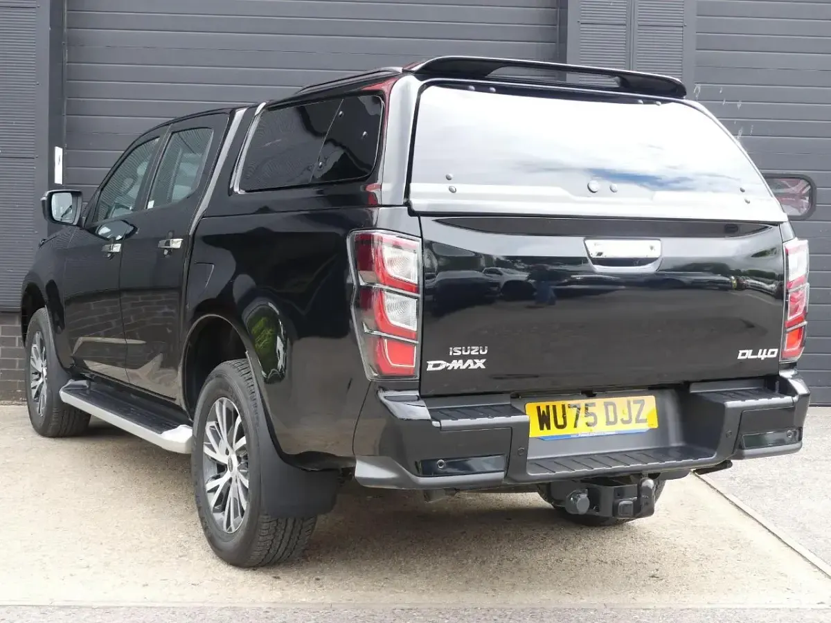 Used Isuzu D-Max 162 HP (119 kW) 2025 Black Pickup