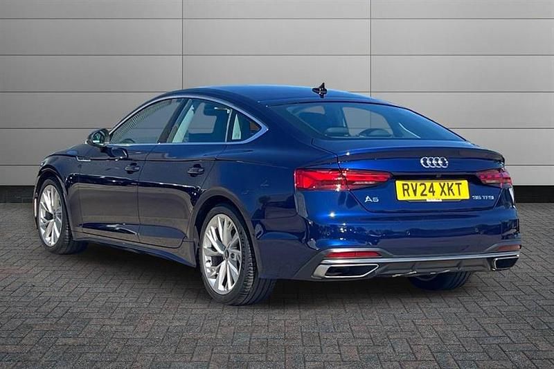Begagnad Audi A5 Sport 150 HK (110 kW) 2024 Blå Halvkombi