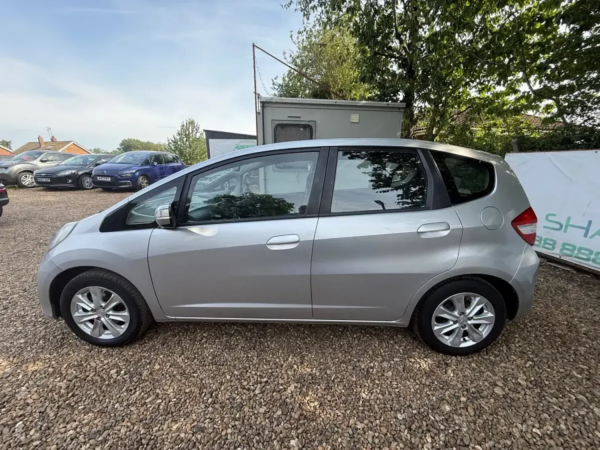 Used Honda Jazz ES 99 HP (72 kW) 2012 Silver Hatchback