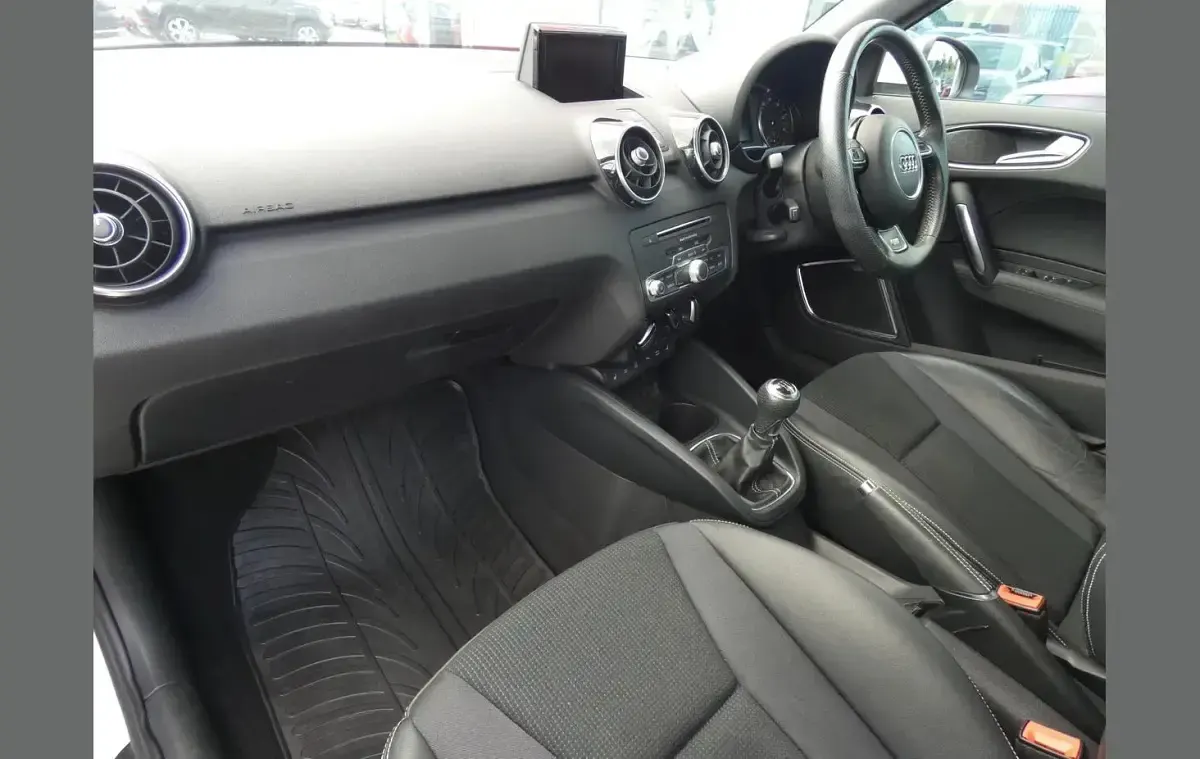 Used Audi A1 S-Line 123 HP (90 kW) 2017 White Hatchback