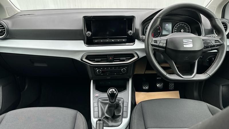 Begagnad Seat Arona SE 95 HK (69 kW) 2023 Vit SUV