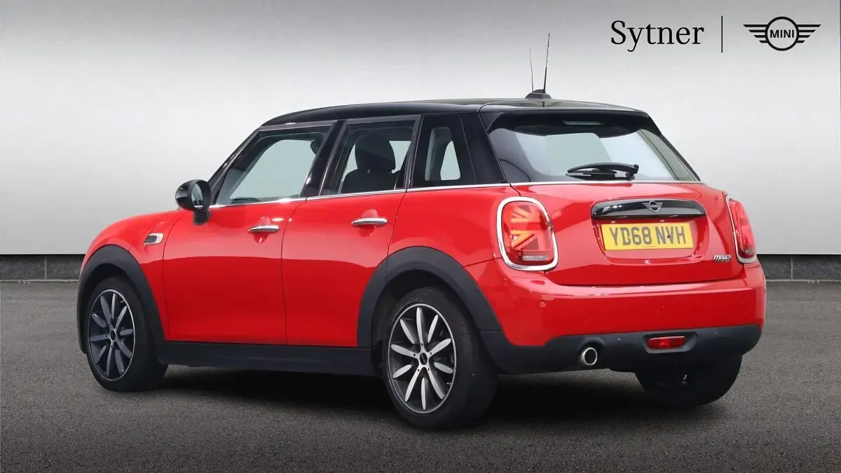 Used Mini Cooper Hatch 134 HP (98 kW) 2018 Red Hatchback