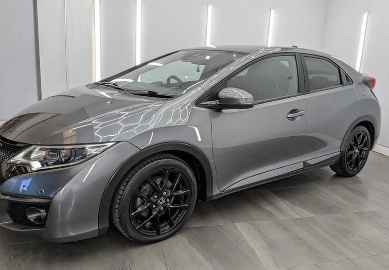Begagnad Honda Civic Sport 100 HK (73 kW) 2016 Silver Halvkombi