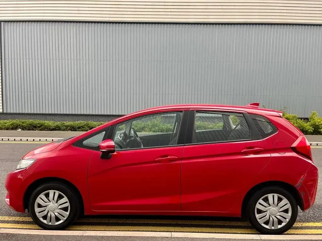 Used Honda Jazz S 102 HP (75 kW) 2016 Red Hatchback