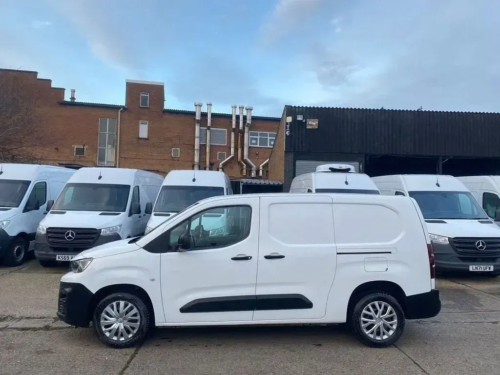 Used Peugeot Partner 100 HP (73 kW) 2020 White MPV