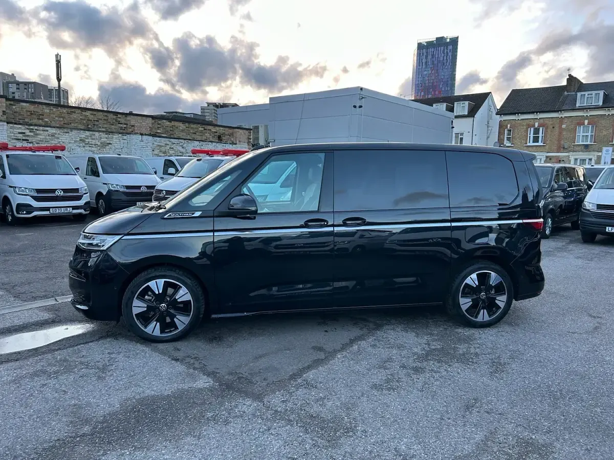 Used VW Multivan Style 150 HP (110 kW) 2025 Black MPV