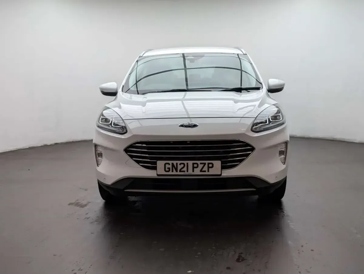 Begagnad Ford Kuga Titanium 2021 Vit SUV