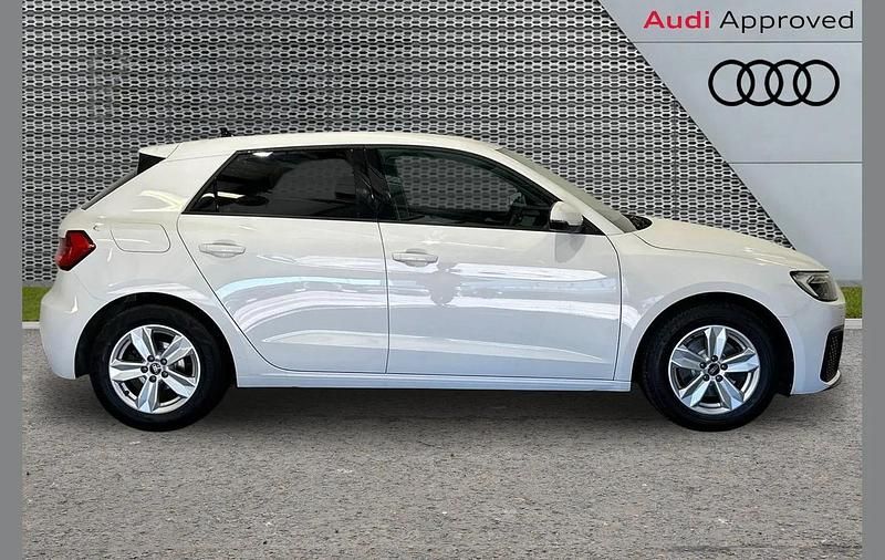 Used Audi A1 Design 108 HP (79 kW) 2022 White SUV