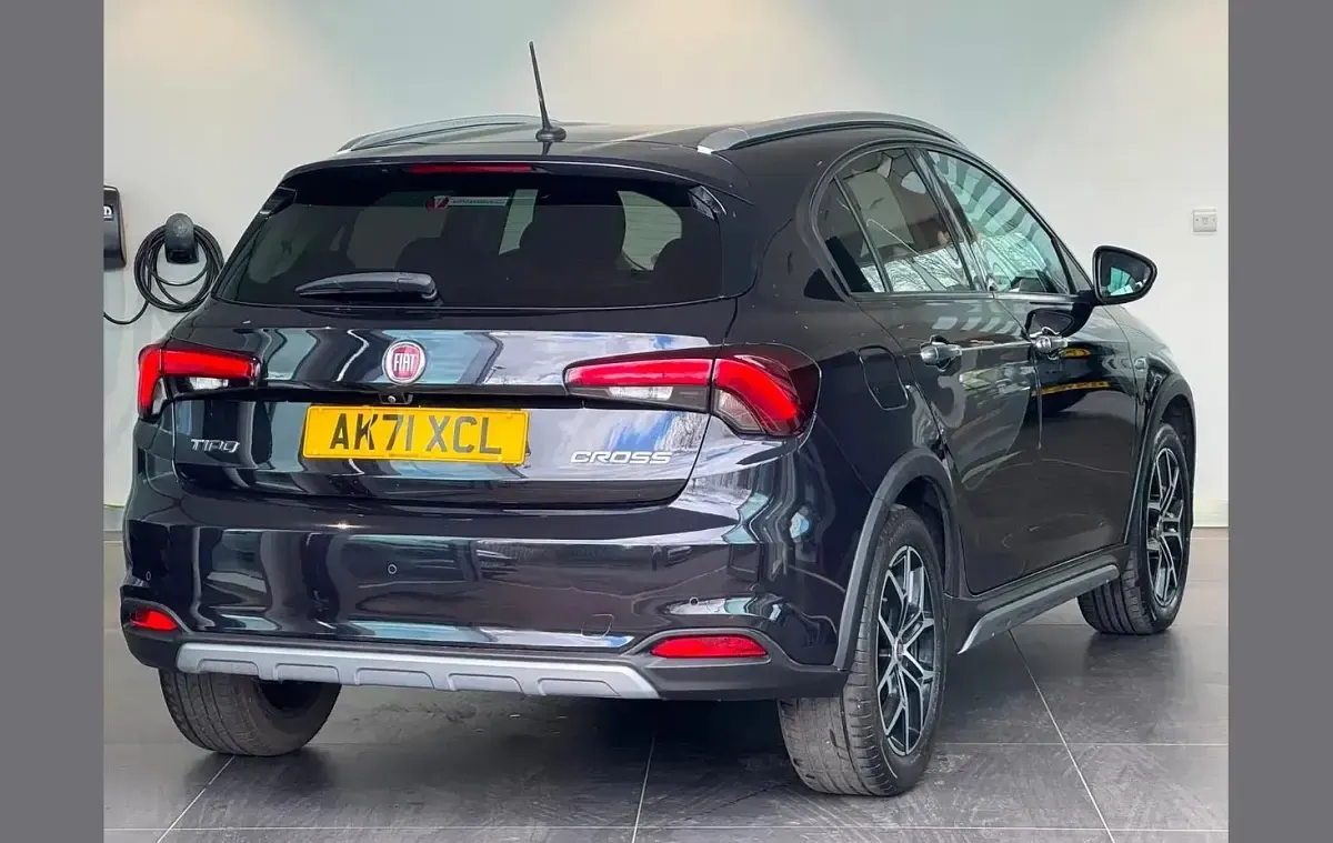 Used Fiat Tipo Cross 100 HP (73 kW) 2022 Black Hatchback