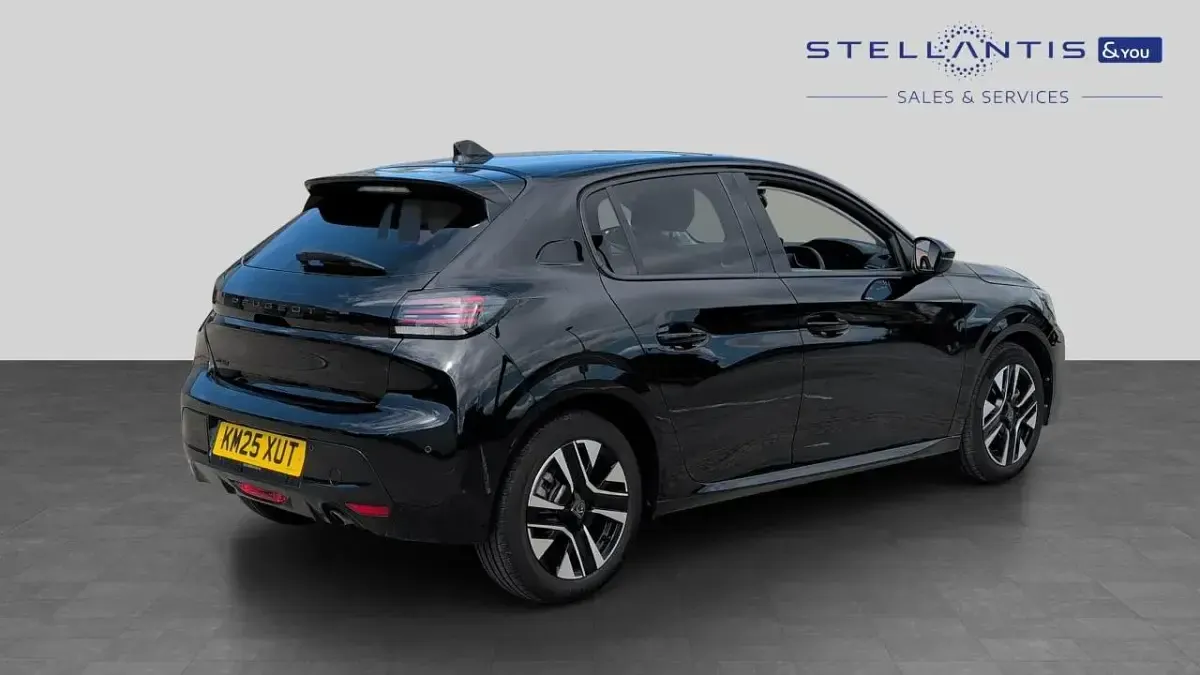 Used Peugeot 208 Allure 99 HP (72 kW) 2025 Black Hatchback