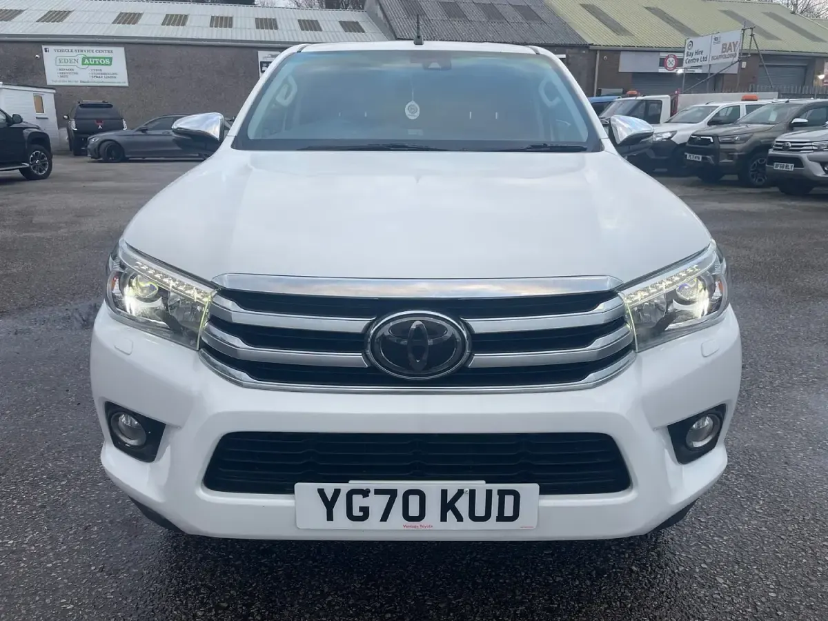 Used Toyota HiLux 150 HP (110 kW) 2020 White Pickup