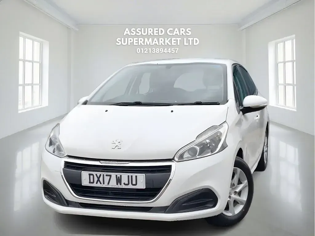 Used Peugeot 208 Active 82 HP (60 kW) 2017 White Hatchback