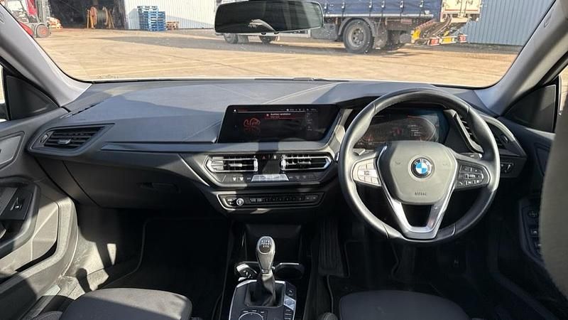 Used BMW 218 Sport Line 136 HP (100 kW) 2023 Alpine white