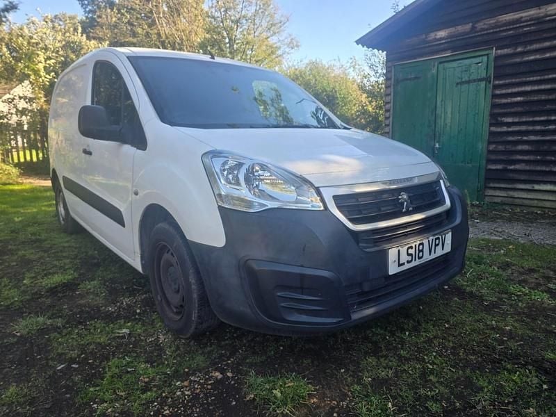 White Used 2018 Peugeot Partner Van | £2,995 (Fair price) - Image 1/4