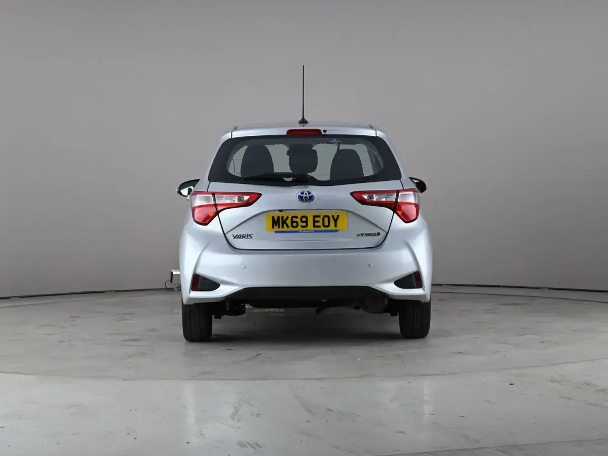 Second-hand Toyota Yaris Hybrid 2019 Argintiu Hatchback